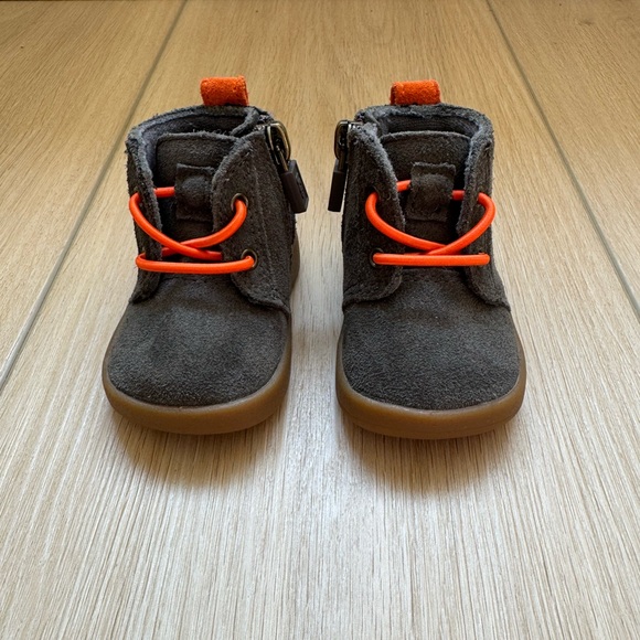 UGG Kids Boots in Gray and Orange - Picture 1 of 4